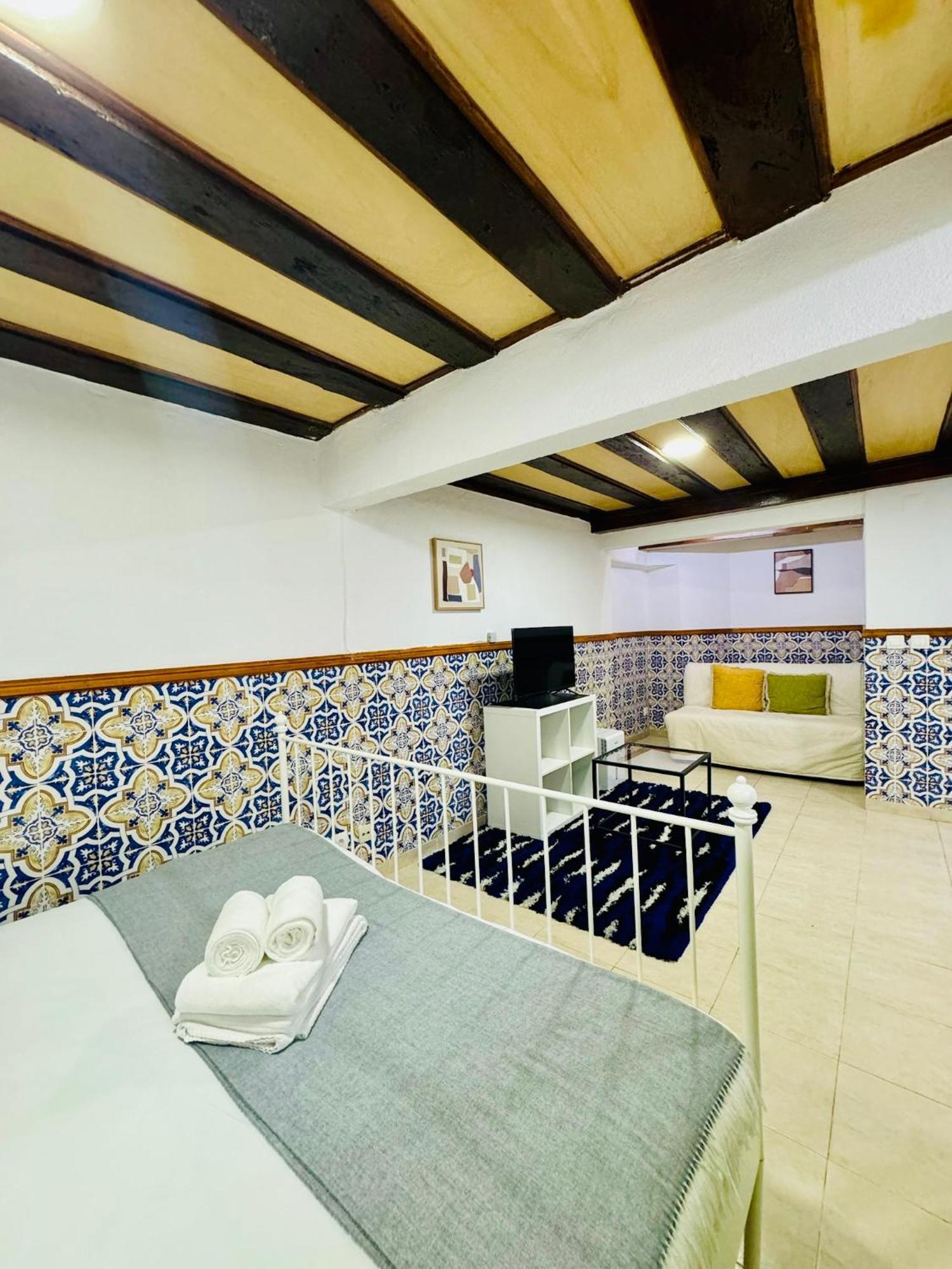 Authentic Portuguese Home- Alfama Apartment