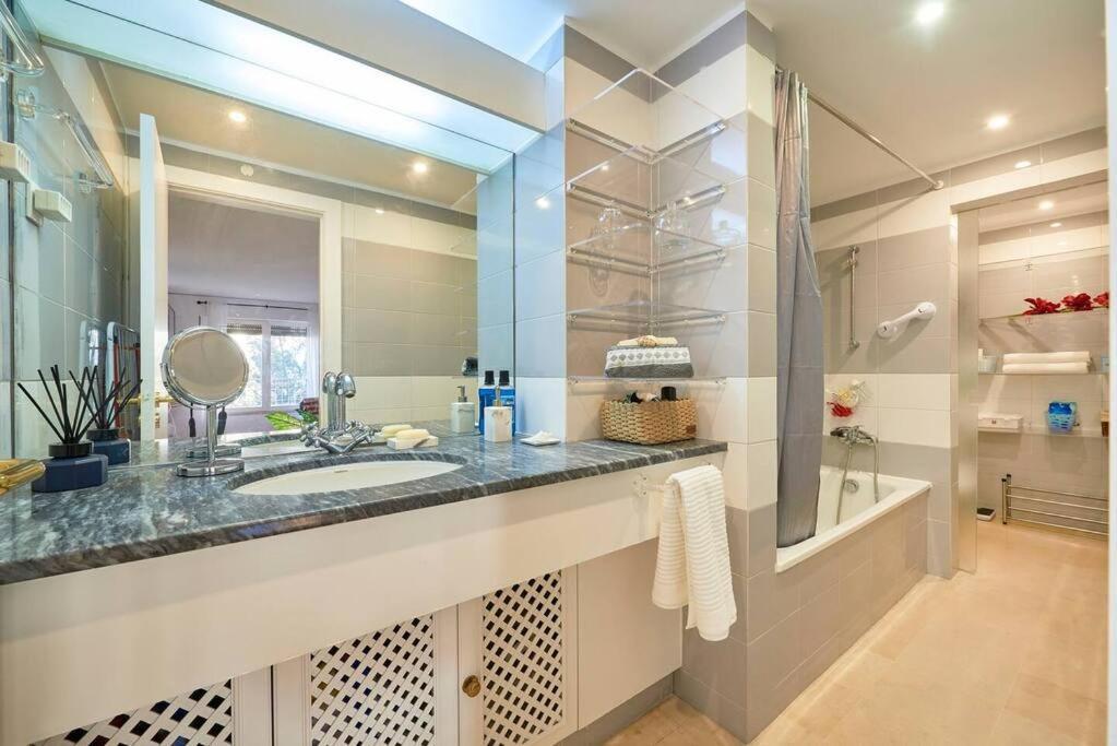 Modern With Garage And Pool Lisboa