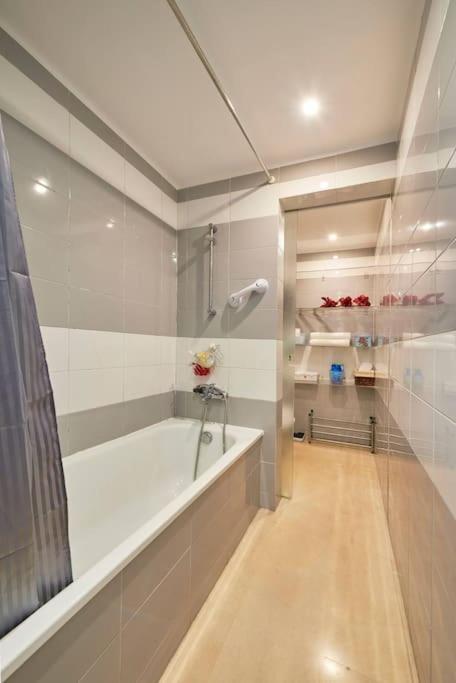Apartamento Modern With Garage And Pool