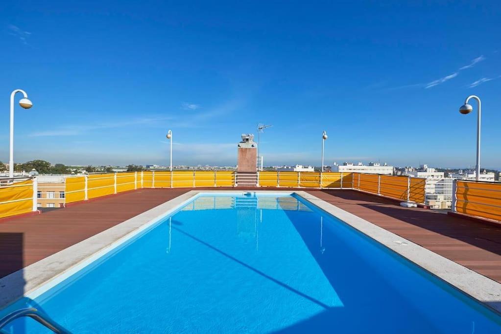 Modern With Garage And Pool Lisboa