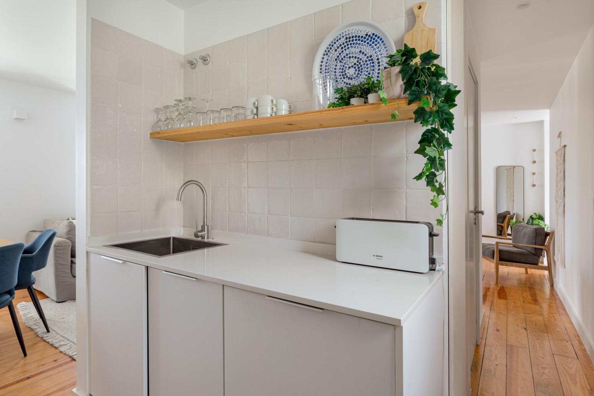 Joivy Riverside Bohemian Maisonette Apartment Lisbon