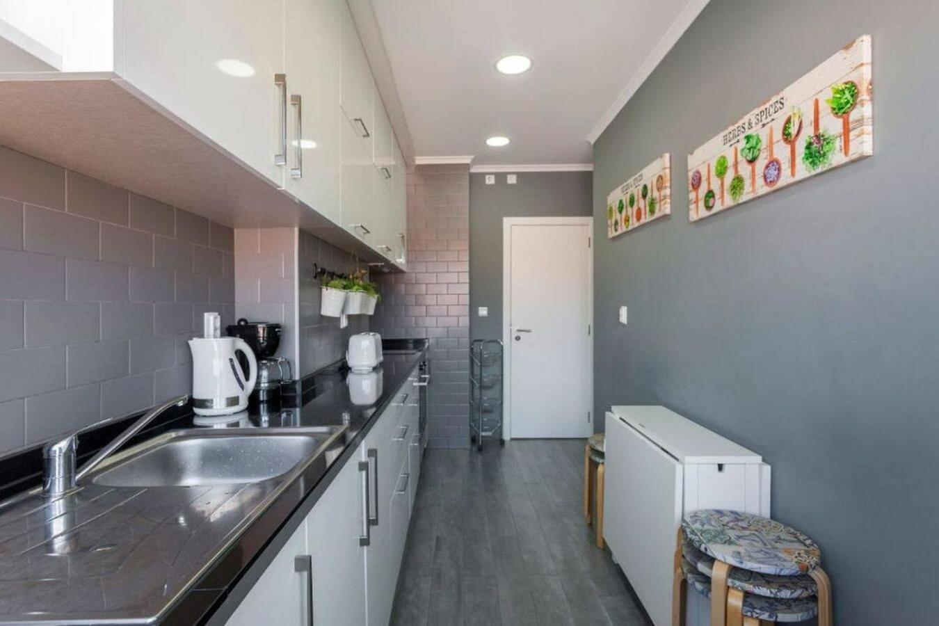 Be Local - With 2 Bedrooms In Moscavide - Apartamento