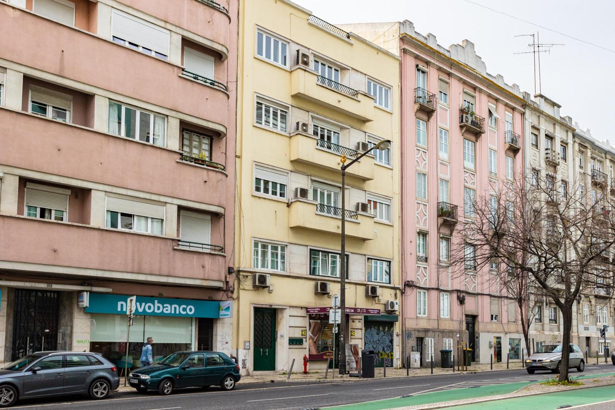 Apartamento De 140 M² En Sao Joao De Deus, Con 4 Habitación
