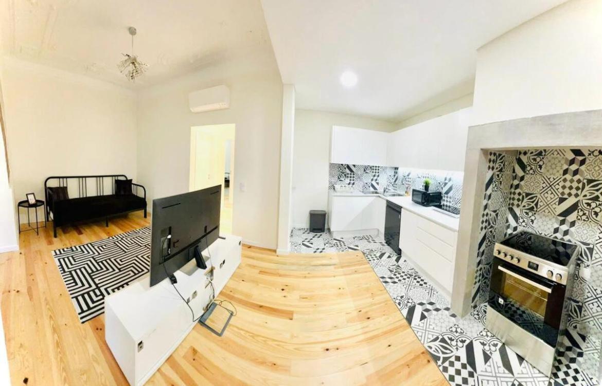 Center 3 Bedroom Flat Next To Avenida Liberdade