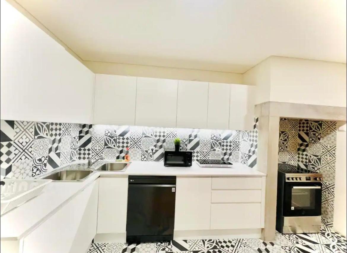 Center 3 Bedroom Flat Next To Avenida Liberdade Apartamento Lisboa