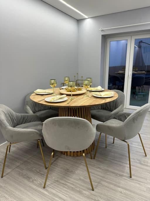 Apartamento Duplex Com Jacuzzi Em Olival Basto