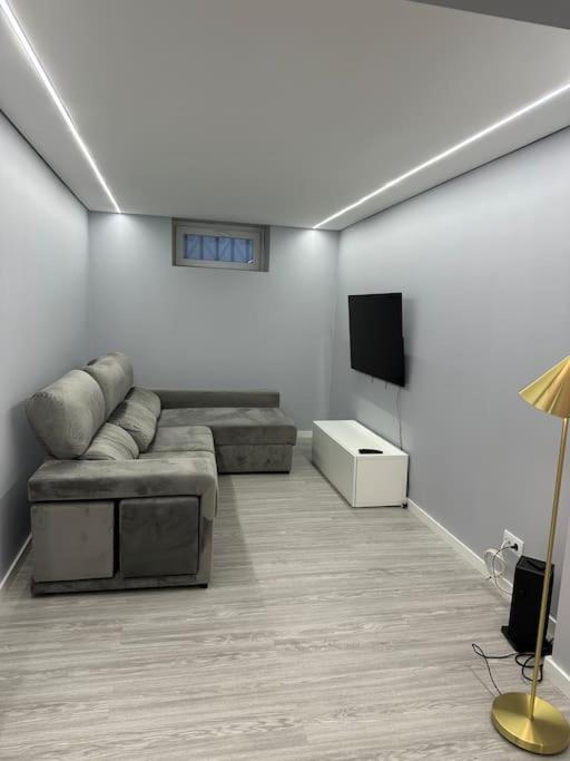 Apartamento Duplex Com Jacuzzi Em Olival Basto *