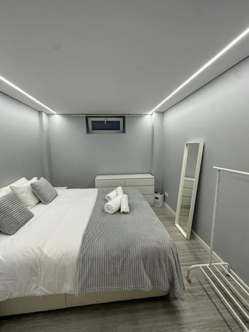 Apartamento Duplex Com Jacuzzi Em Olival Basto Lisboa