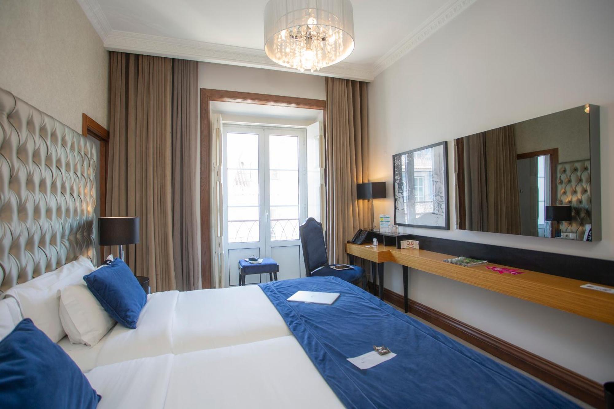 Casual Belle Epoque Hotel 4*