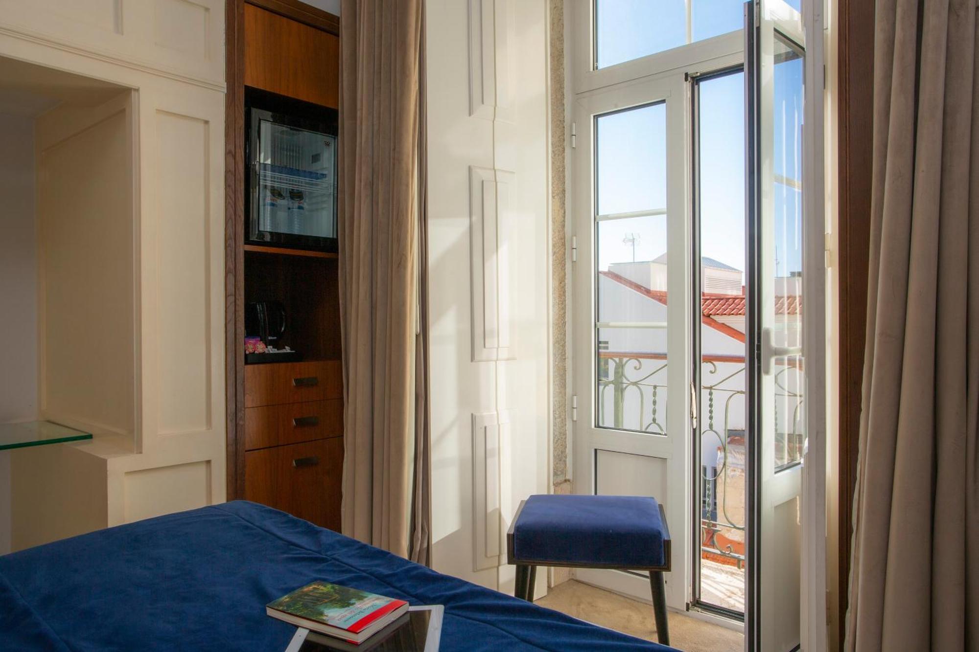 Casual Belle Epoque Lisbon