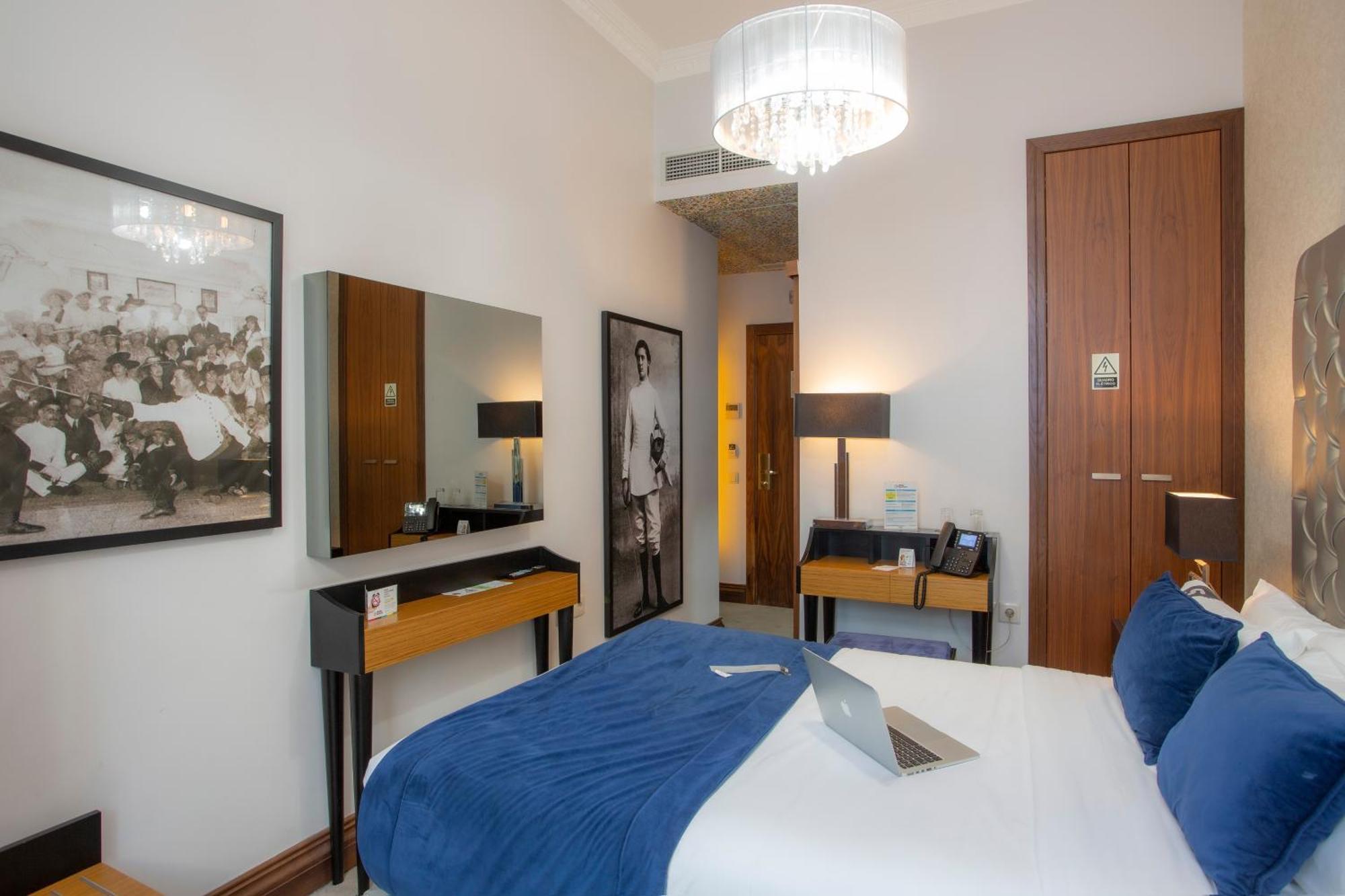 Casual Belle Epoque Hotel