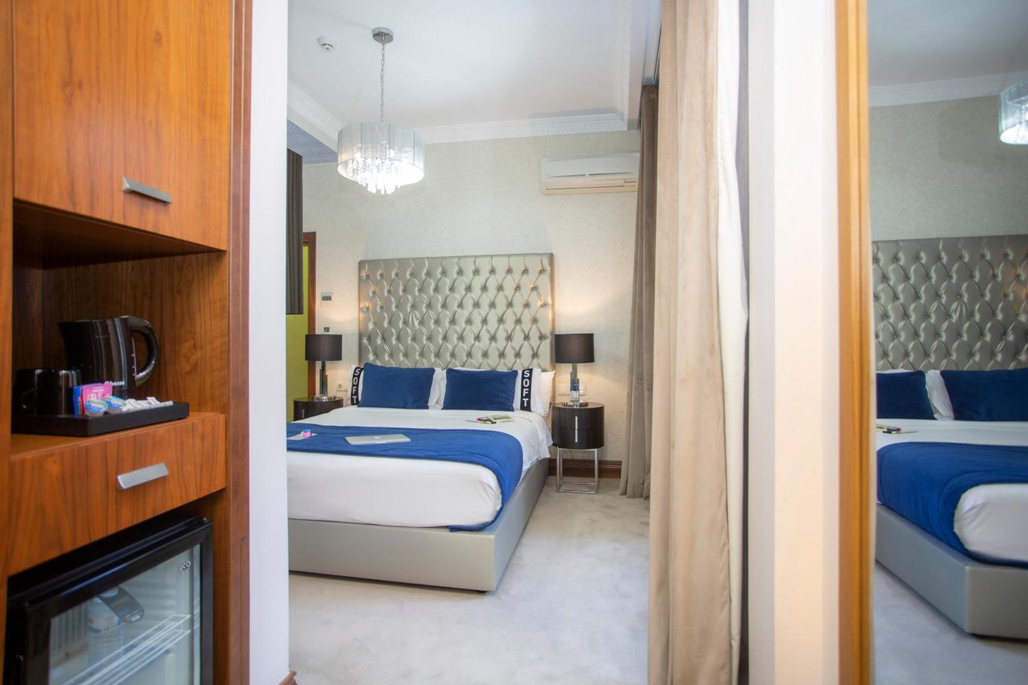 Casual Belle Epoque Hotel 4*