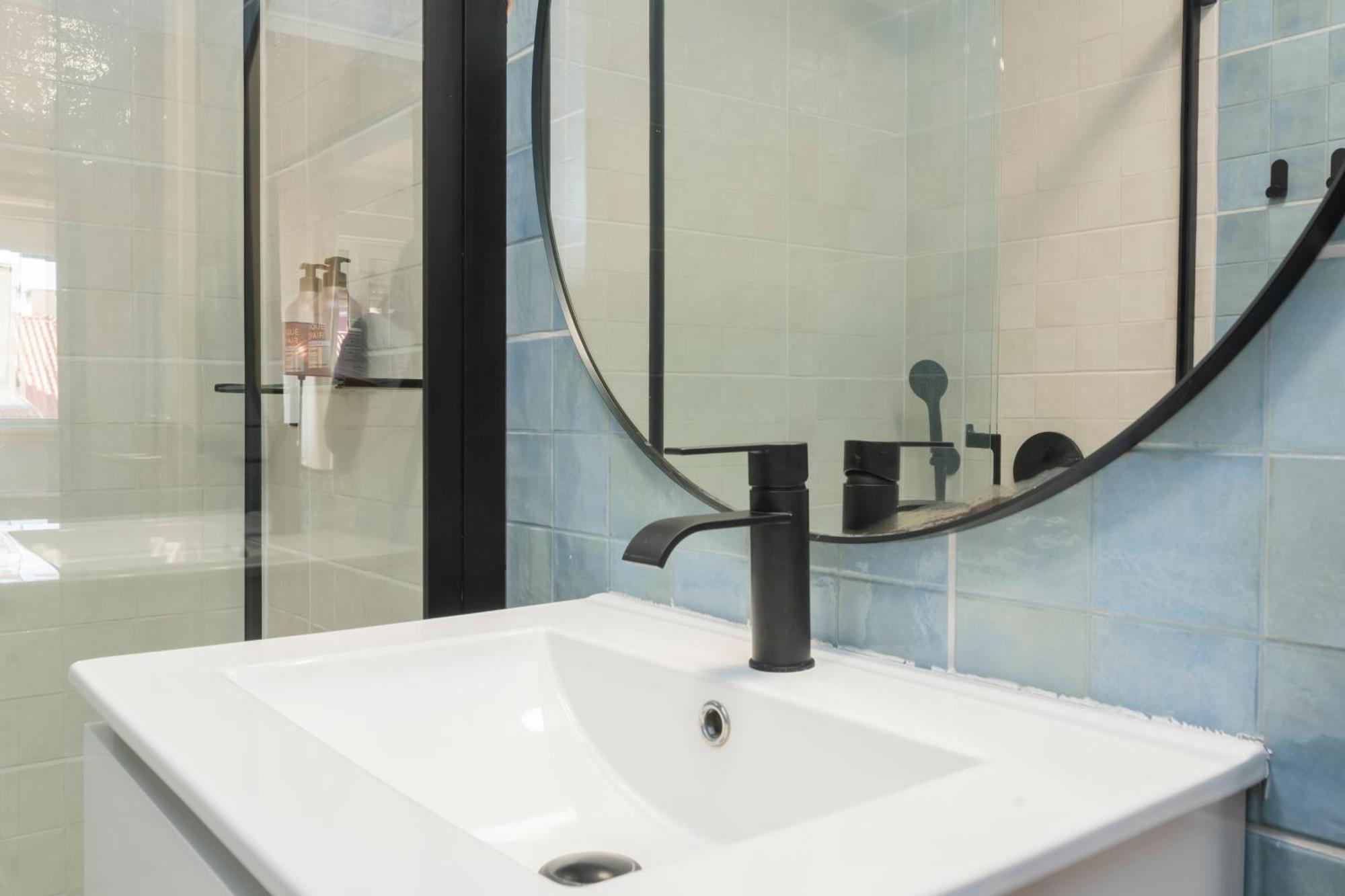 Riverfront Apartment Lisbon