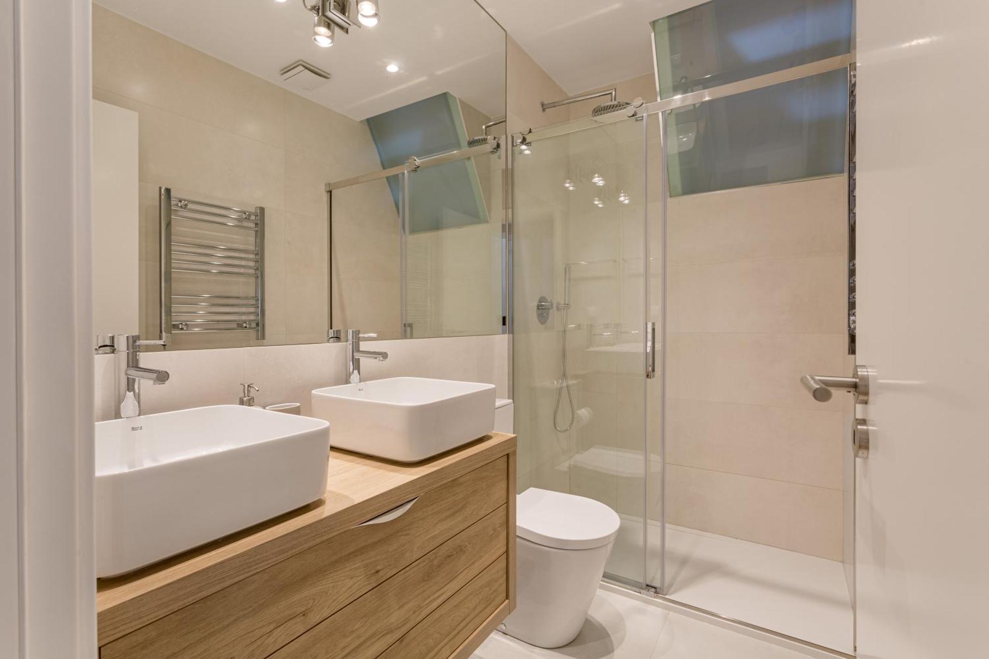 3br Duplex With Lift & Ac By Host For Us Apartment