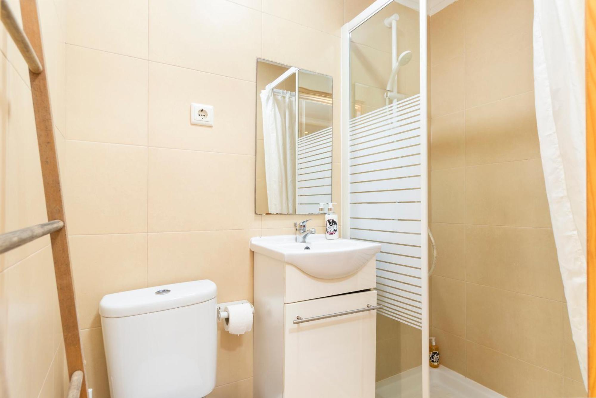 Apartment Budget 1 Bed Down Town *