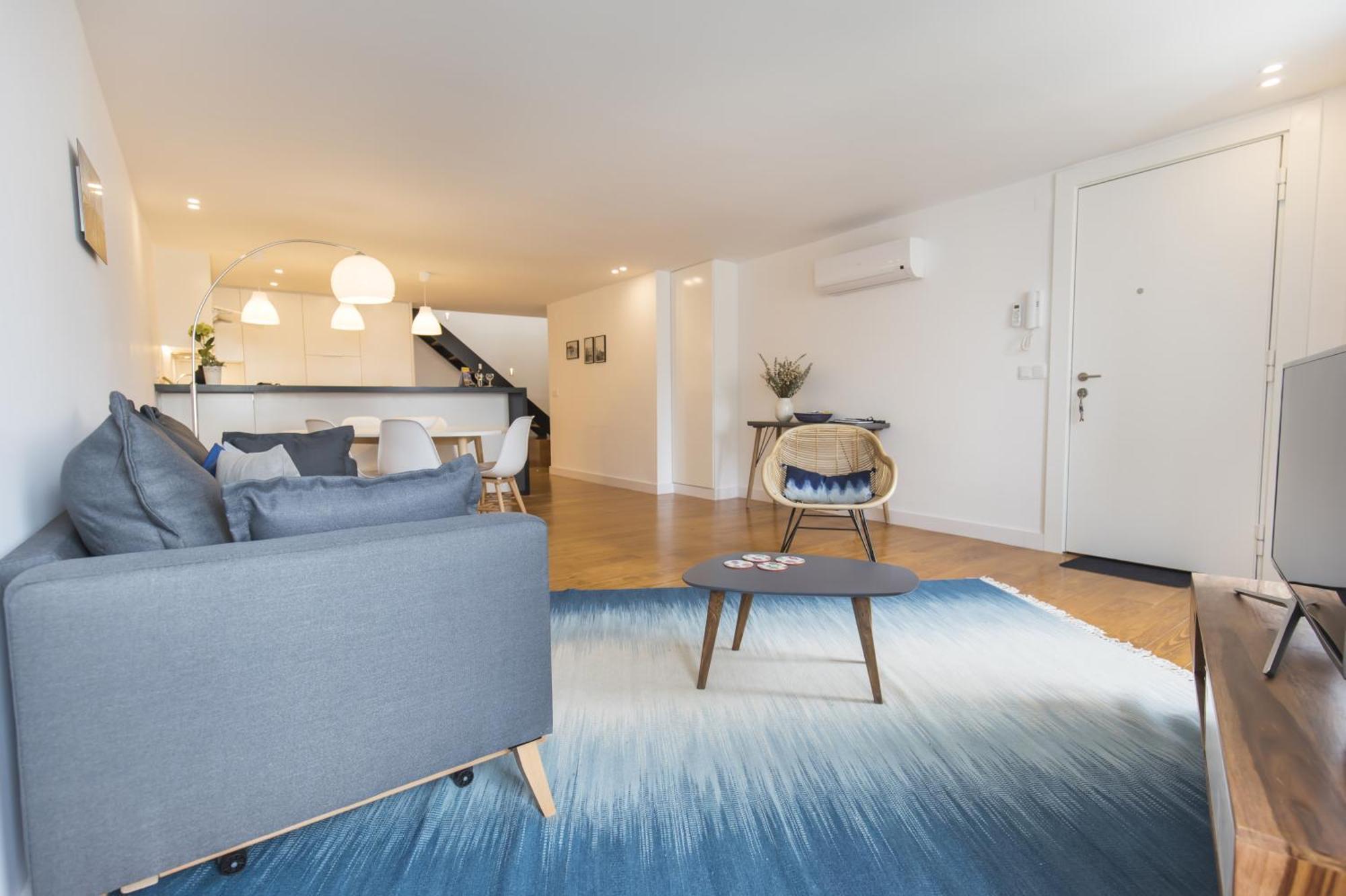 Apartamento Lovely Duplex W Balcony
