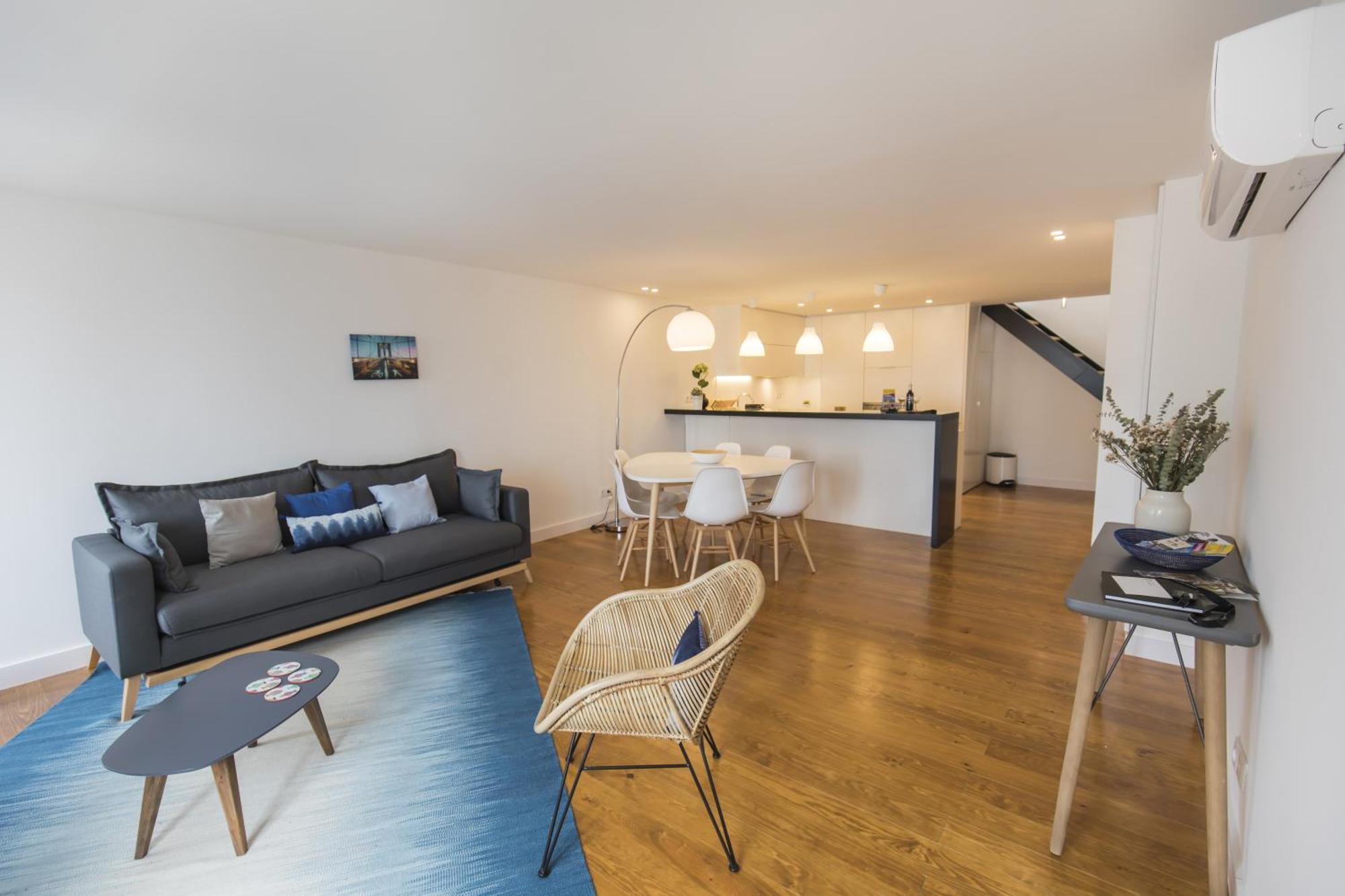 Lovely Duplex W Balcony *