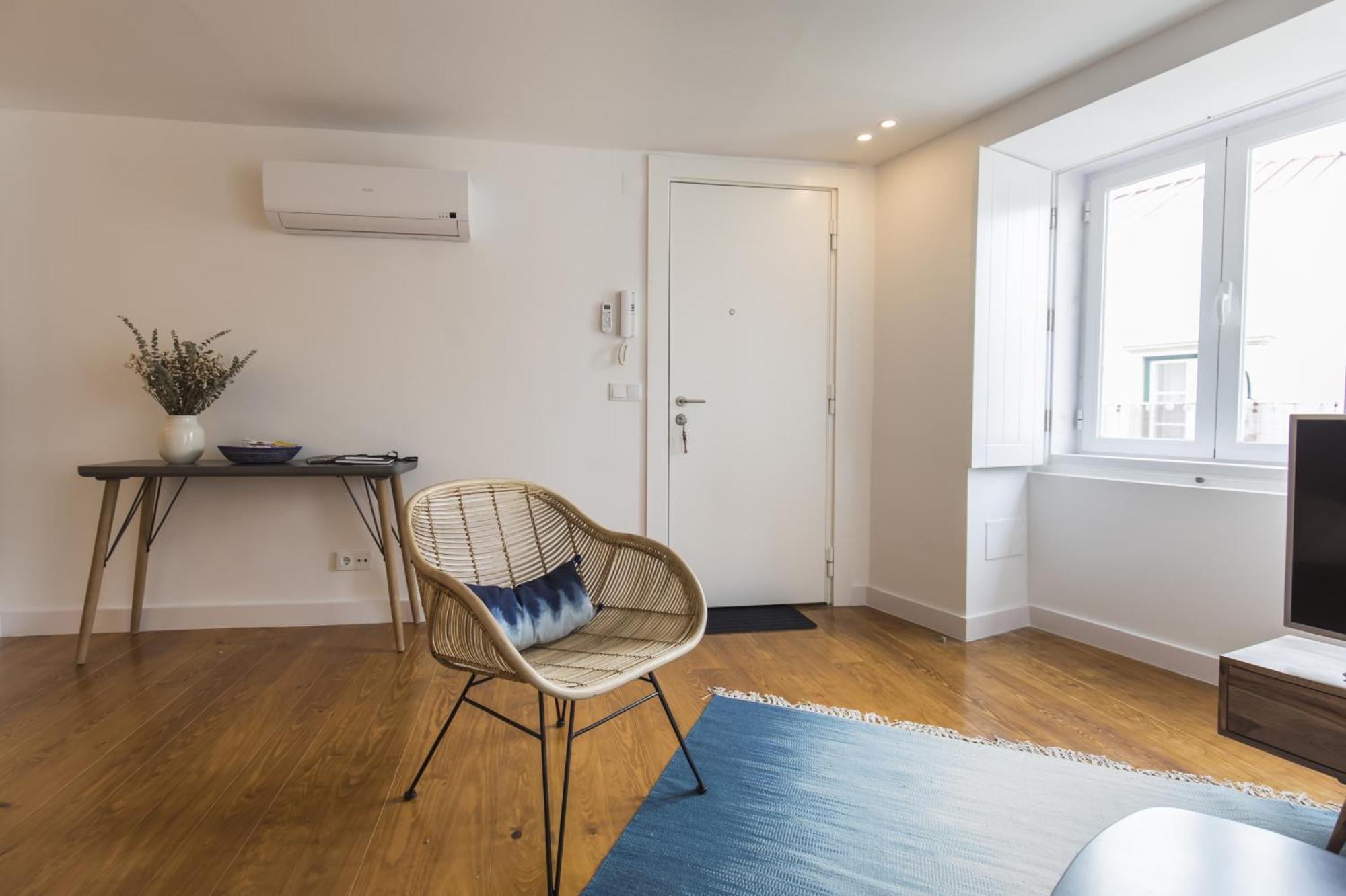 Lovely Duplex W Balcony * Lisboa