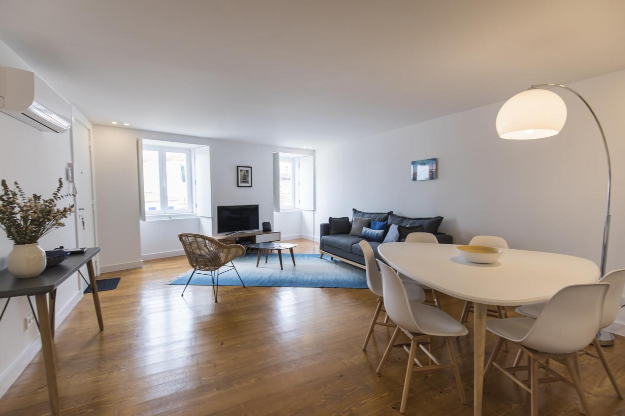 Lovely Duplex W Balcony *