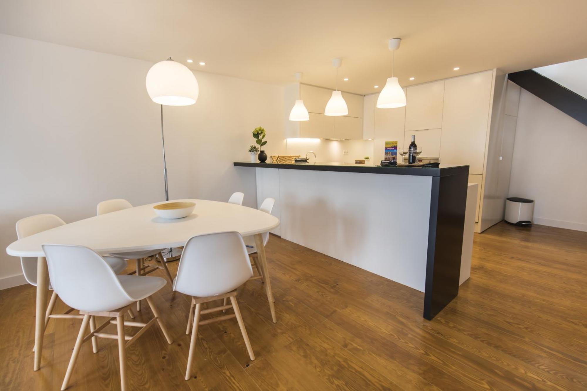 Lovely Duplex W Balcony Apartamento *