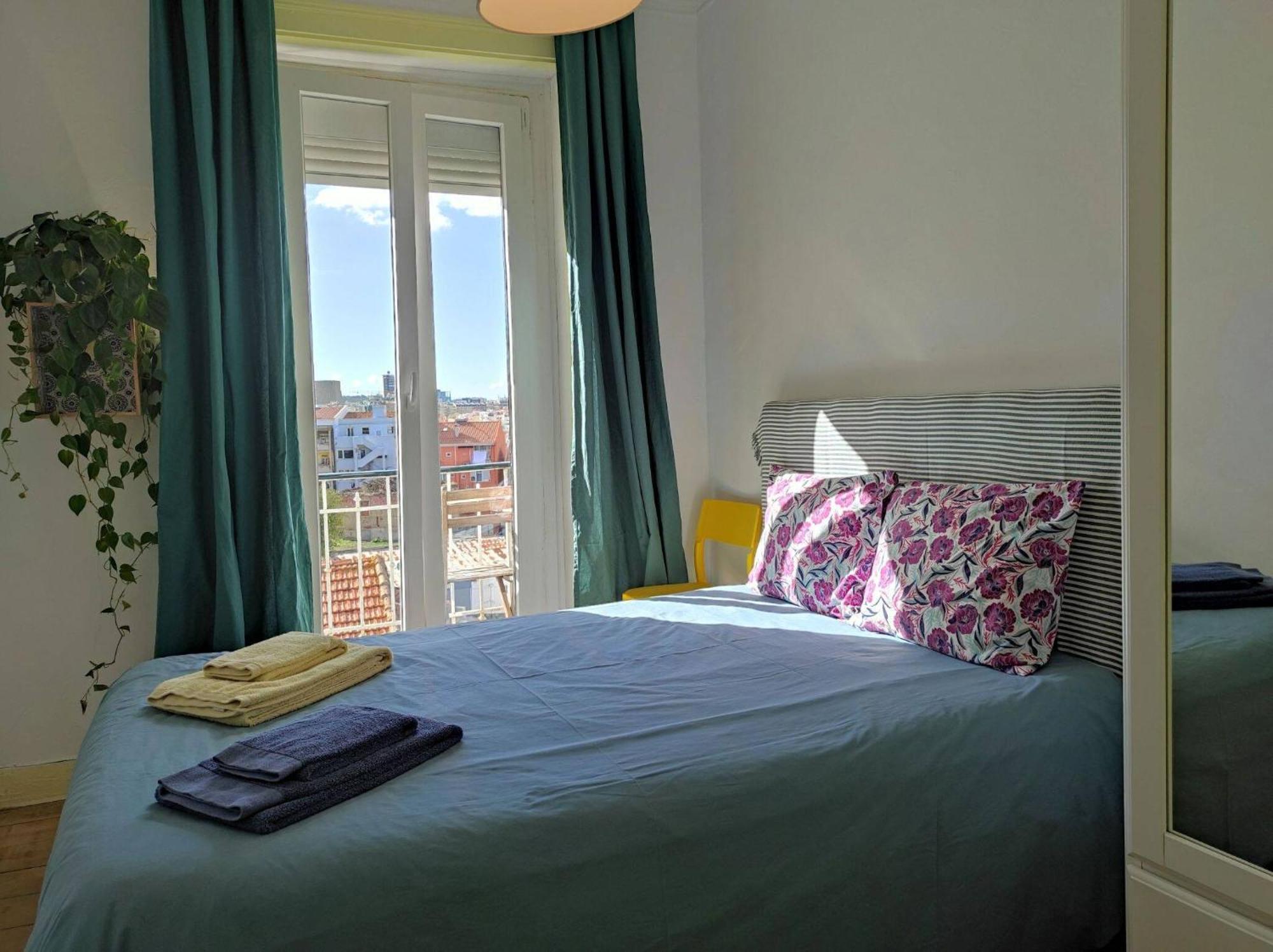 Charming Flat With 2 Bedrooms On Lisbon's 7th Hill * Lisboa
