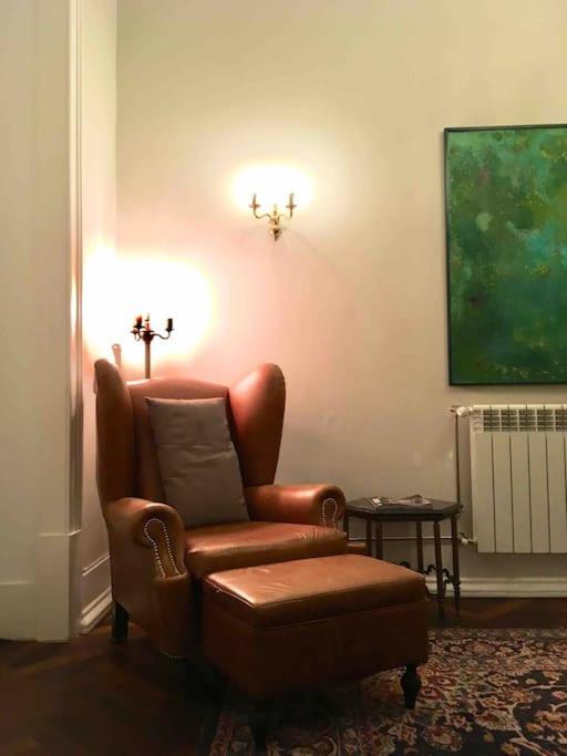 Space And Tradition In Apartamento Lisboa