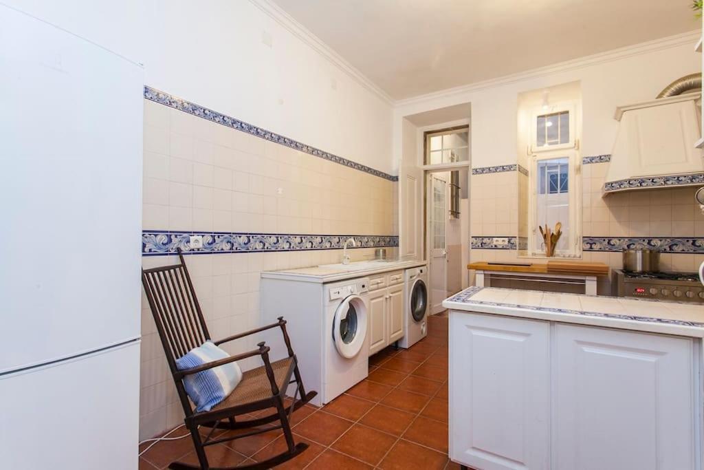 Space And Tradition In Apartamento Lisboa
