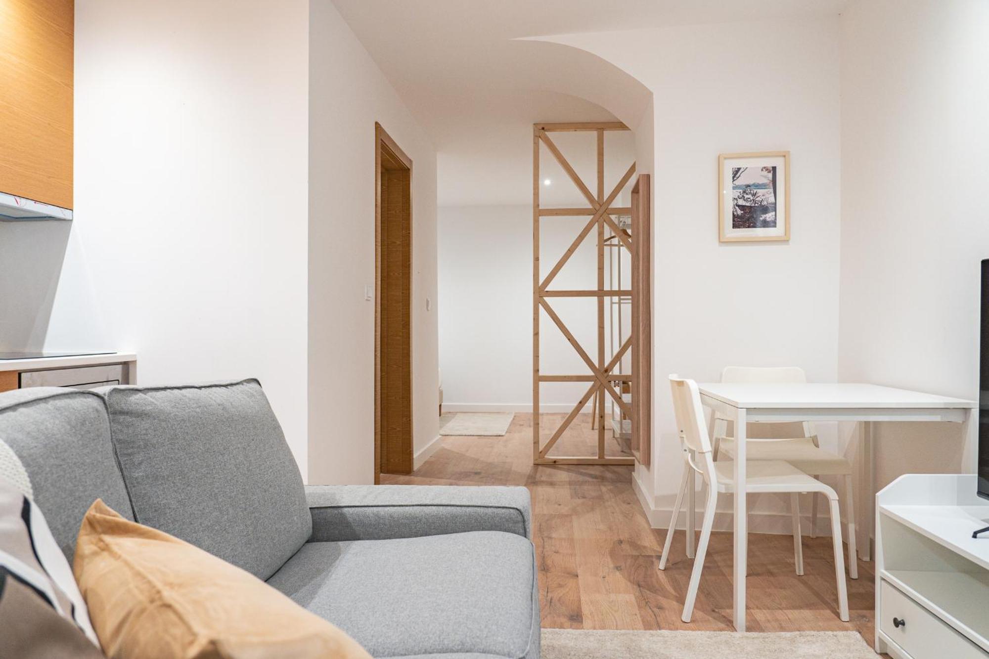 Apartment By The River - Alcantara