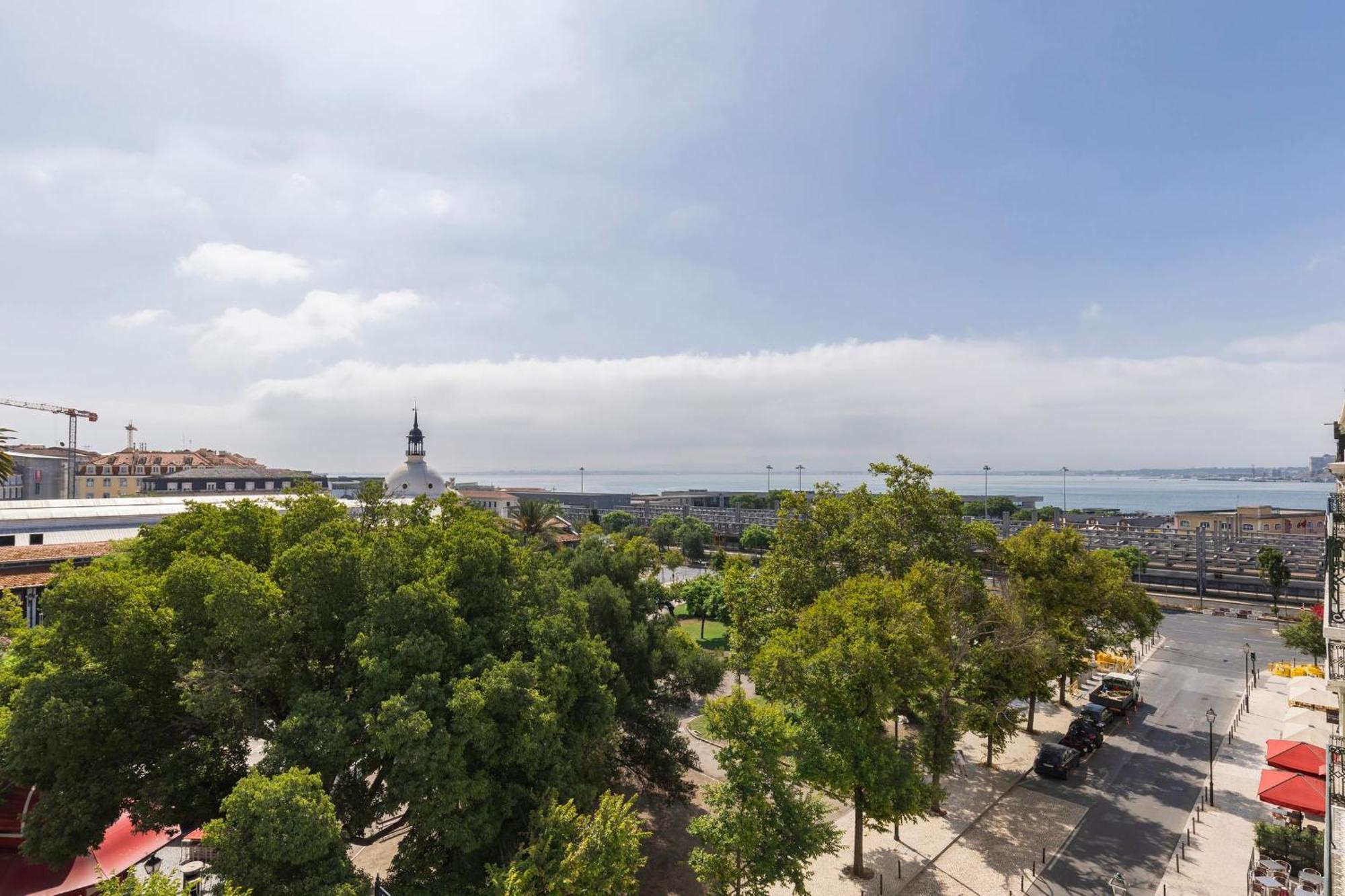 Ribeira Garden 2bdr By Lovelystay
