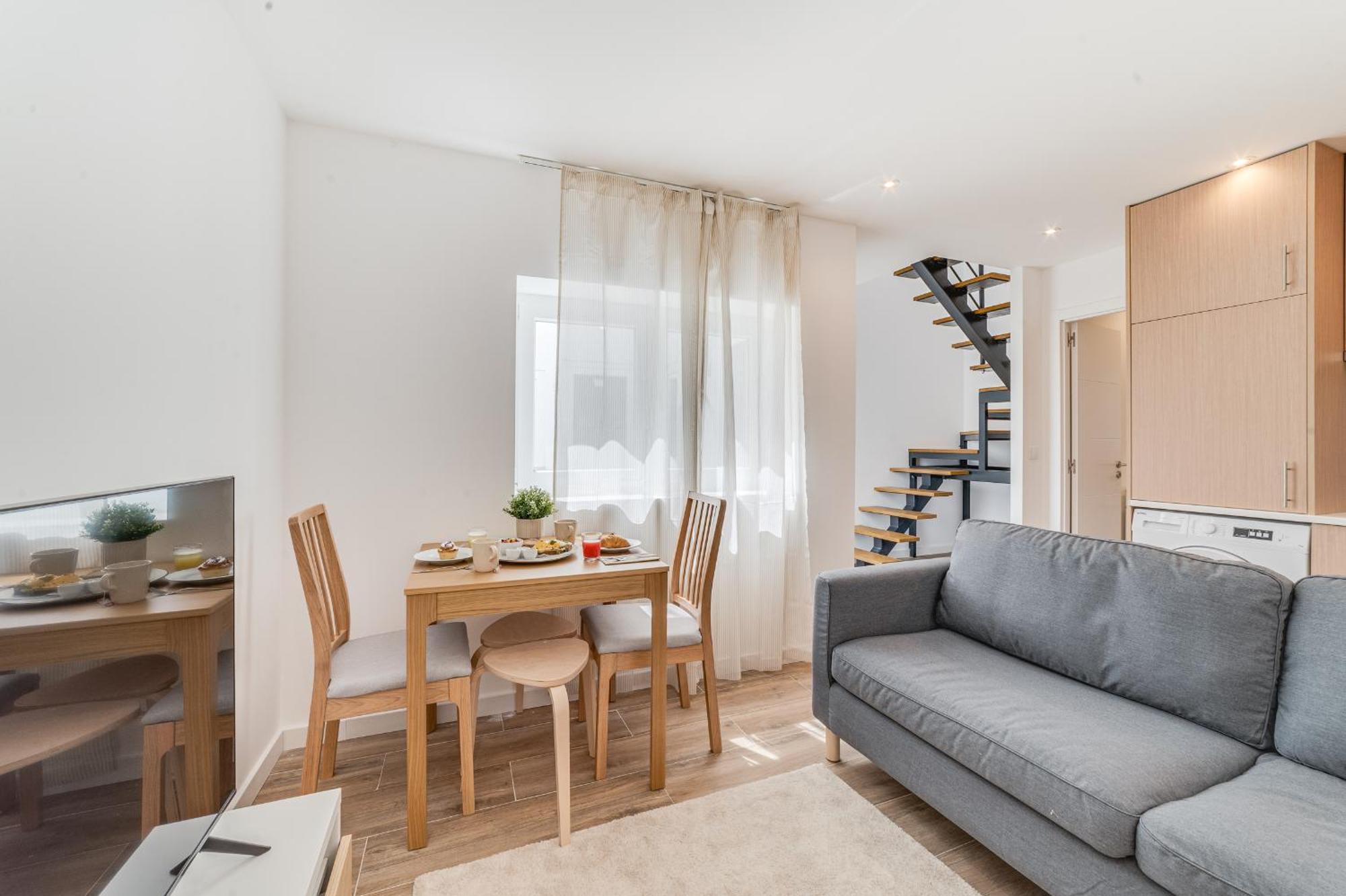 Campolide Duplex Apartamento *