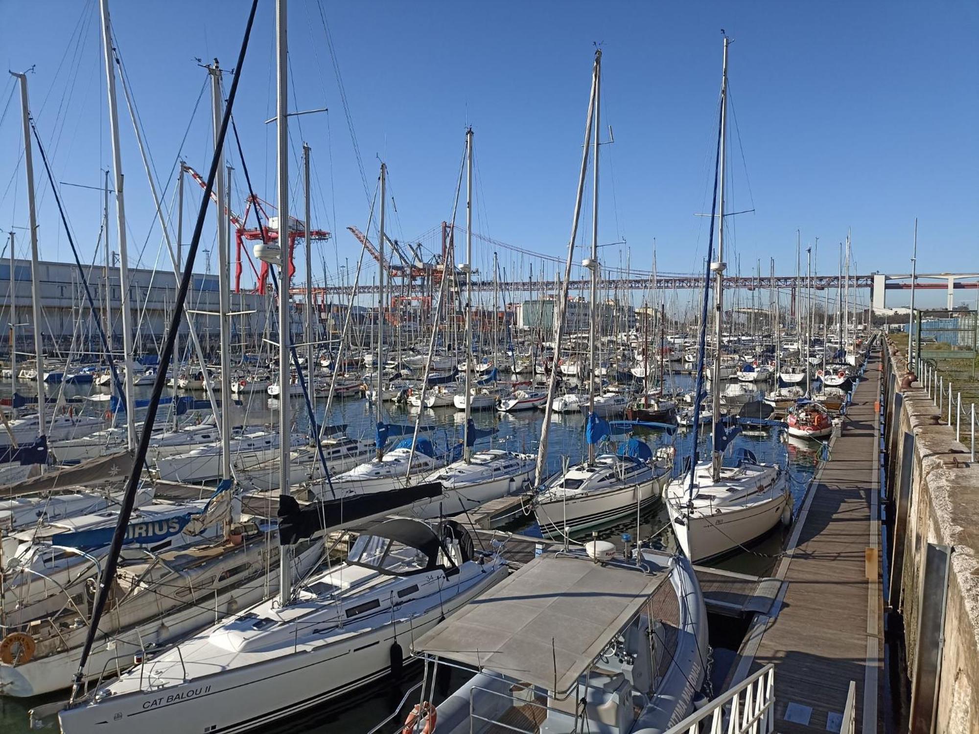 Be Local - Sleep Aboard A Sailing Boat In Lisboa