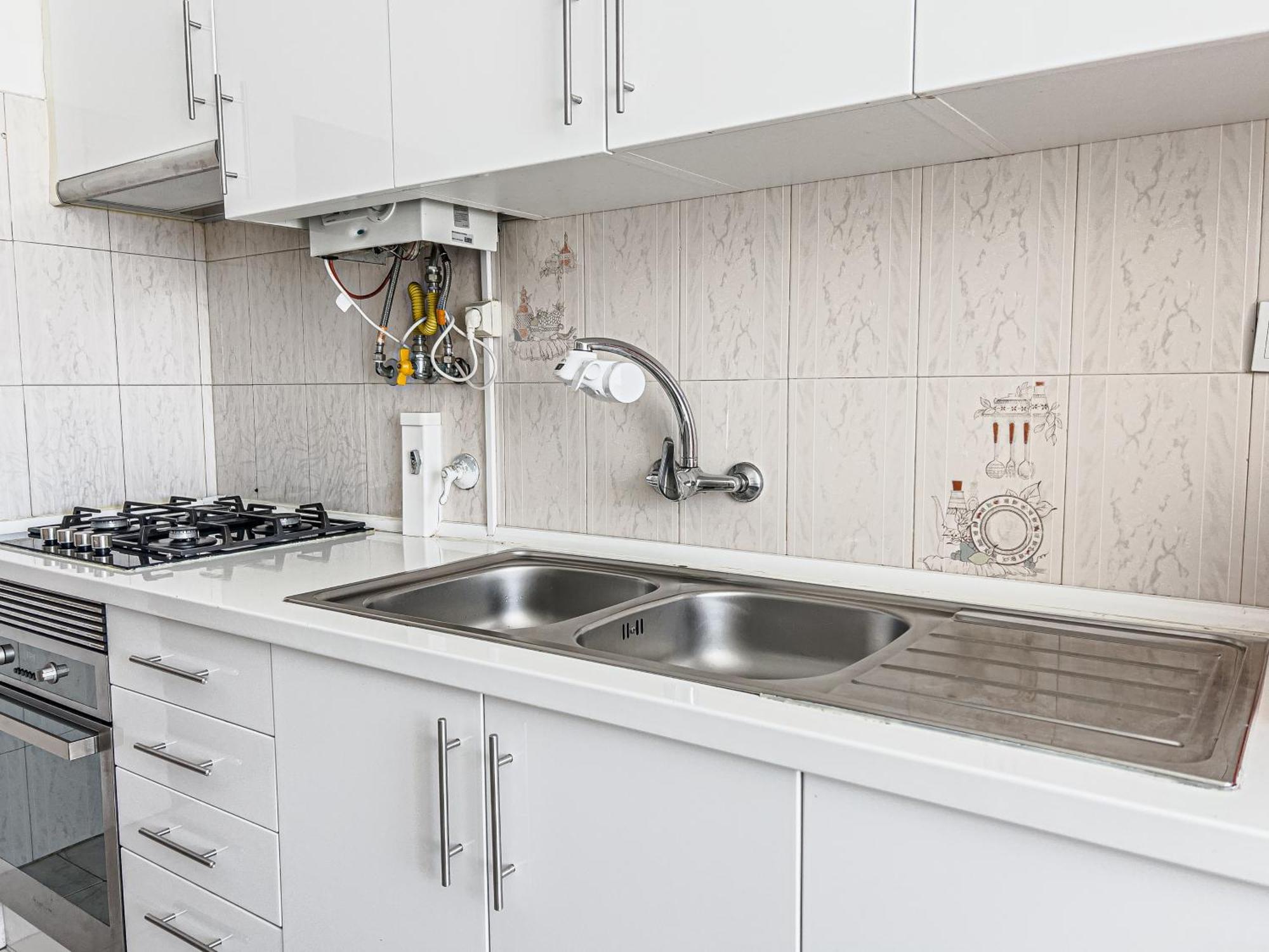 Family-friendly And Cozy 3-bedroom In Lisbon