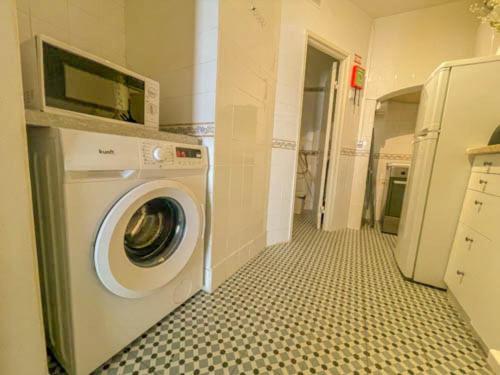 Historical Bica - 3 Bedroom Apartamento *