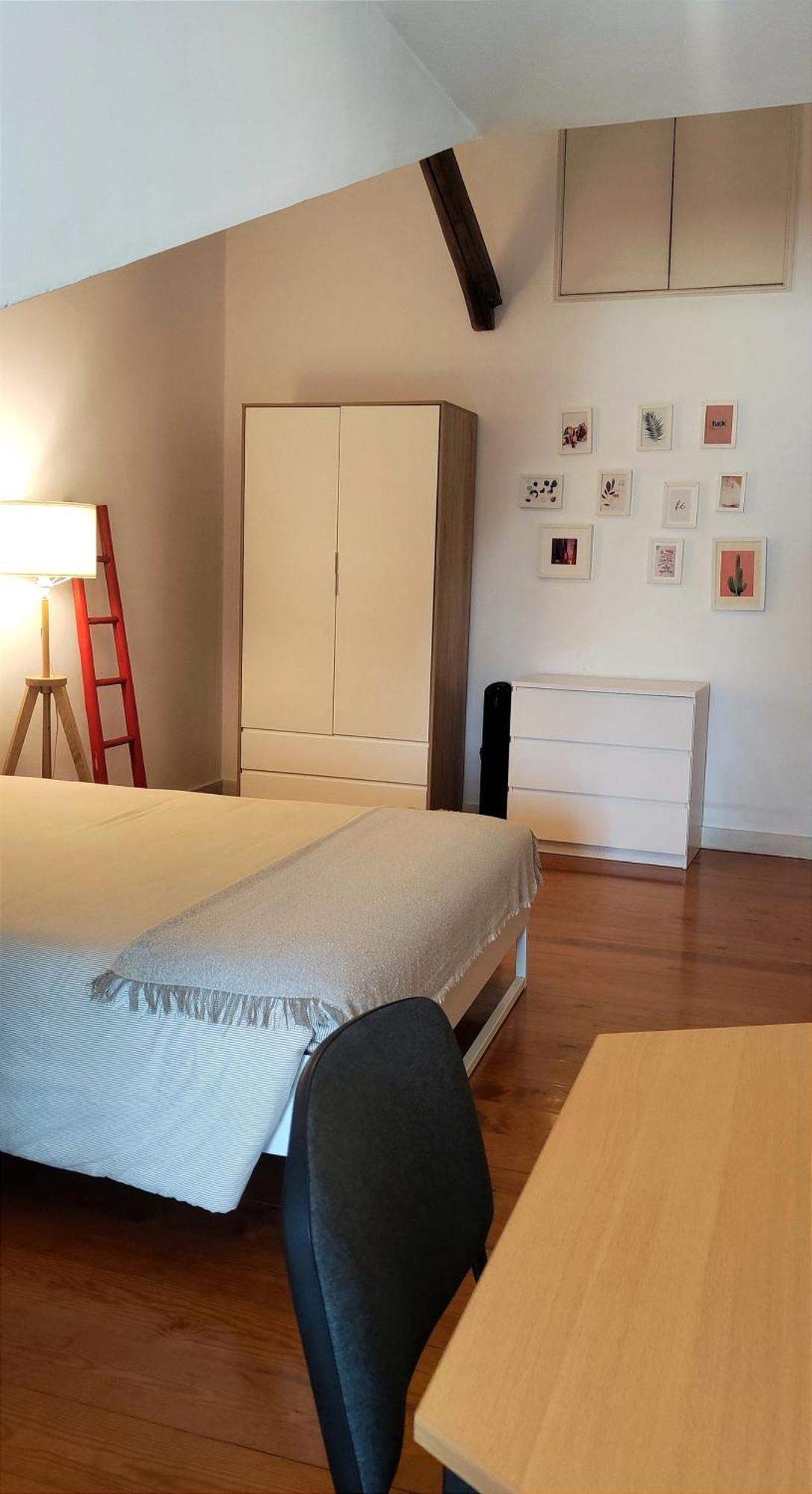 Quarto em Acomodações Particulares Quartos No Bairro Alto De Em Acomodacao Partilhada Lisboa