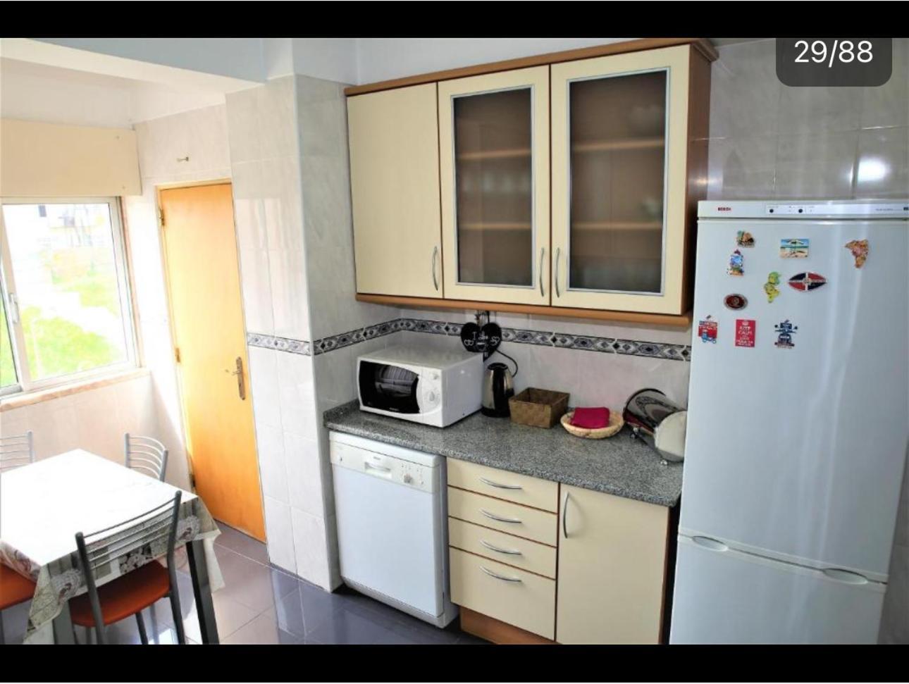 3 Com Ar Acondicionado Areeiro Habitación en casa particular