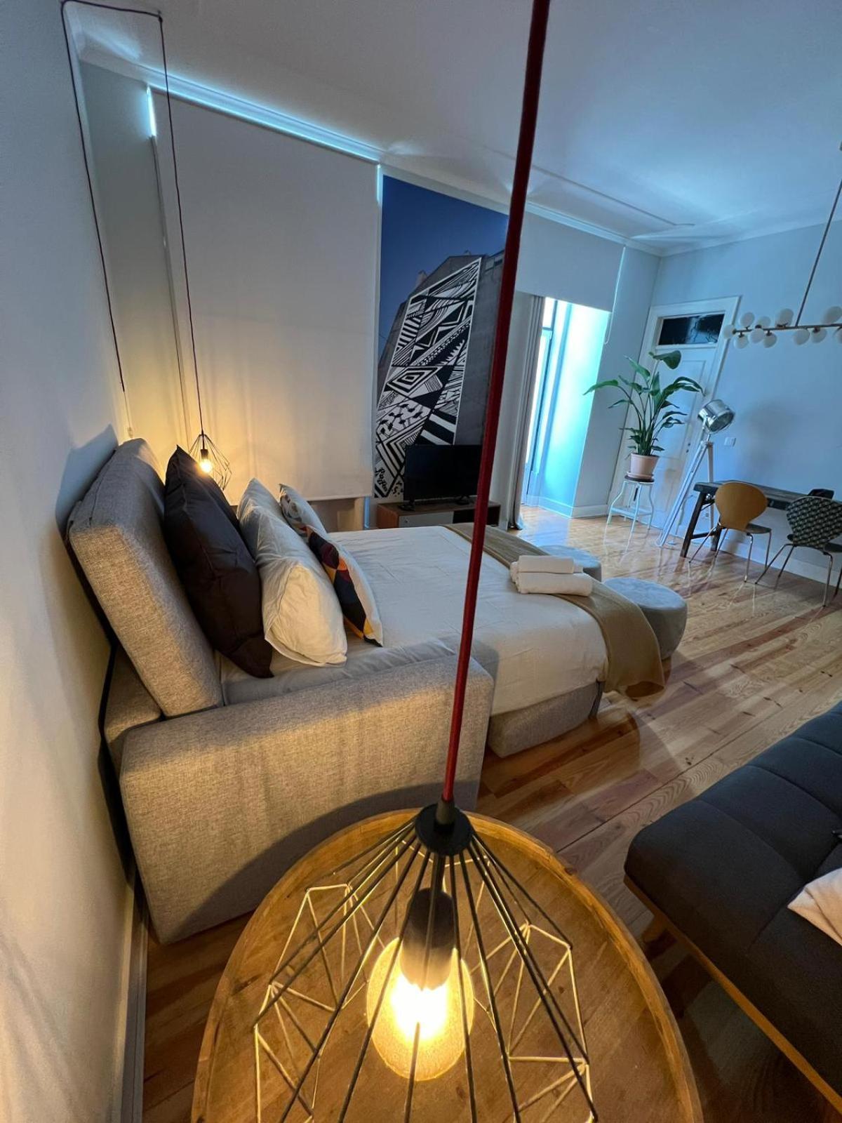 Quarto Grande Com Varanda, Wc Partilhado * Lisboa