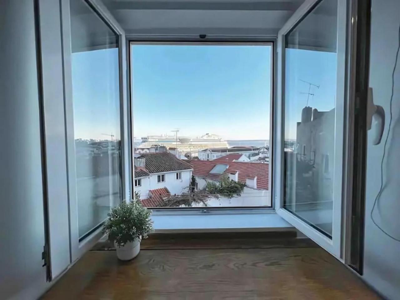 Stunning River View In Historic Alfama Apartamento *