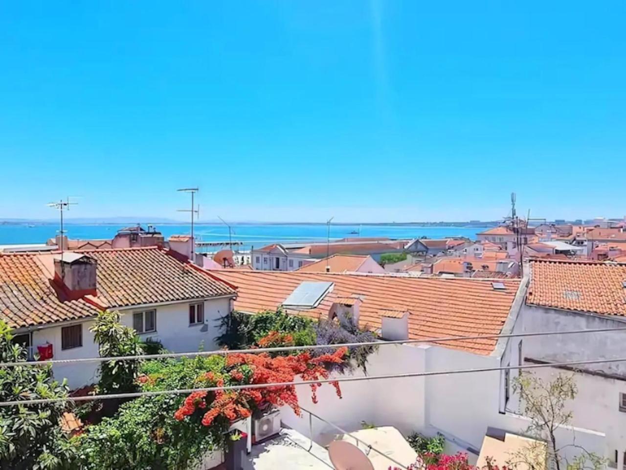 Stunning River View In Historic Alfama