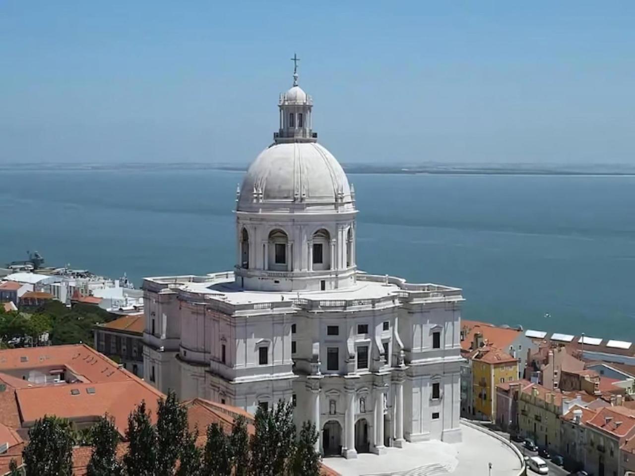 Stunning River View In Historic Alfama Apartamento *