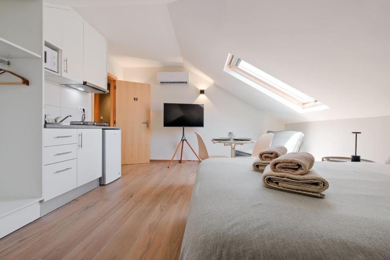 Lovely Fully Equipped Near Subway N10 - Shared Bathroom With Another *