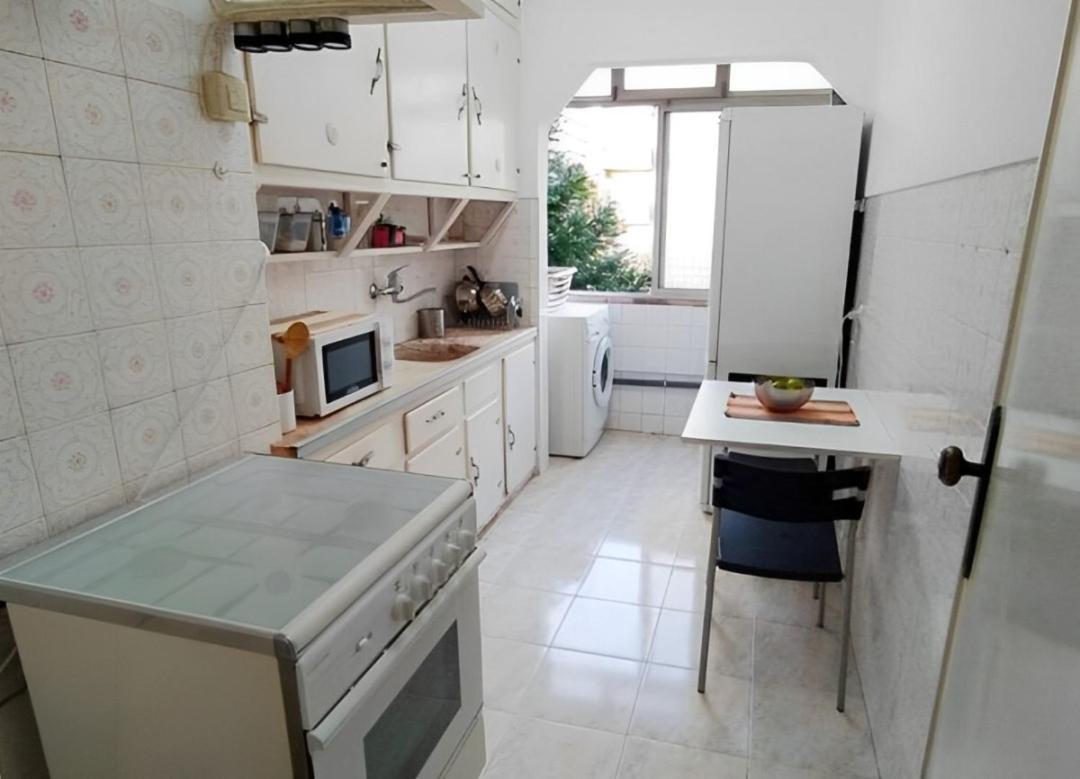 Habitación en casa particular Cama Queen Benfica Em Familiar - Casa De Banho Compartilhada - Temos Cao