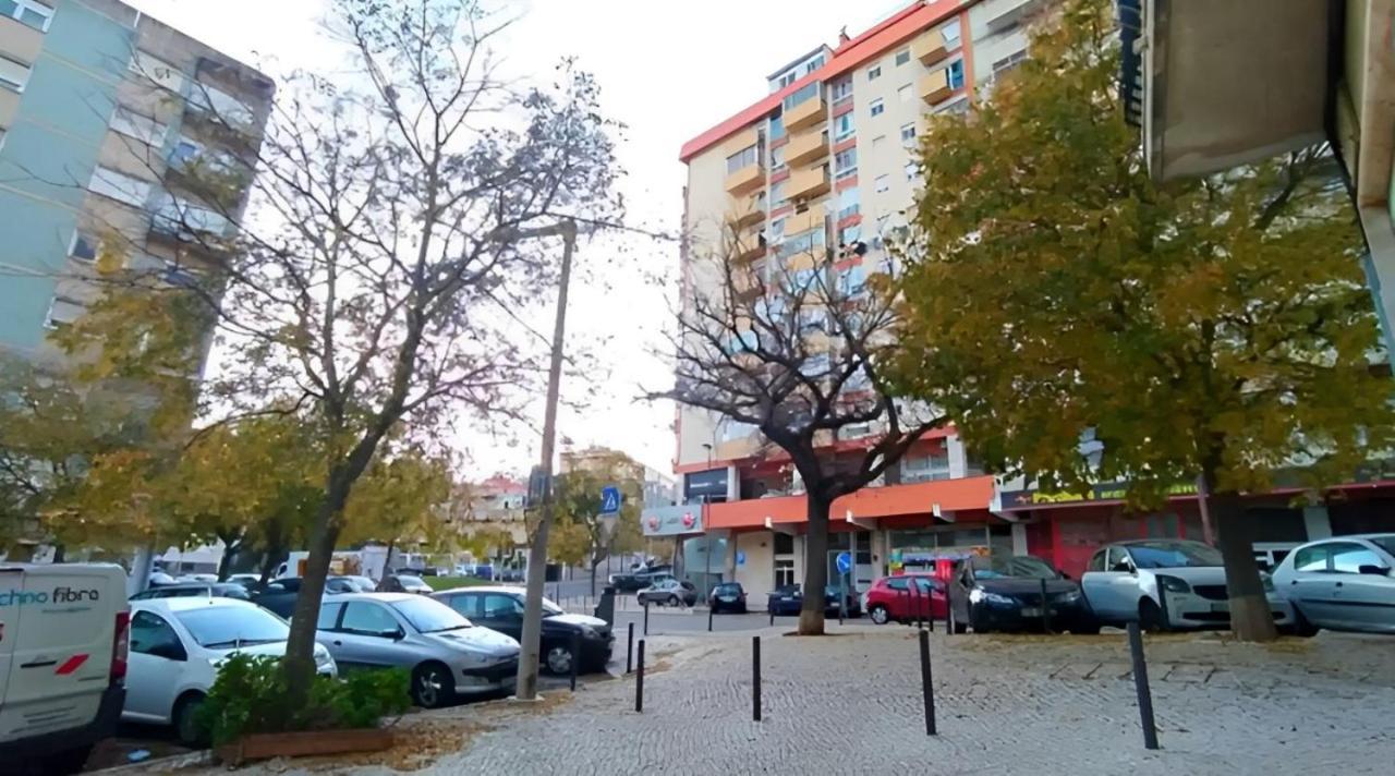 Cama Queen Benfica Em Familiar - Casa De Banho Compartilhada - Temos Cao Habitación en casa particular Lisboa