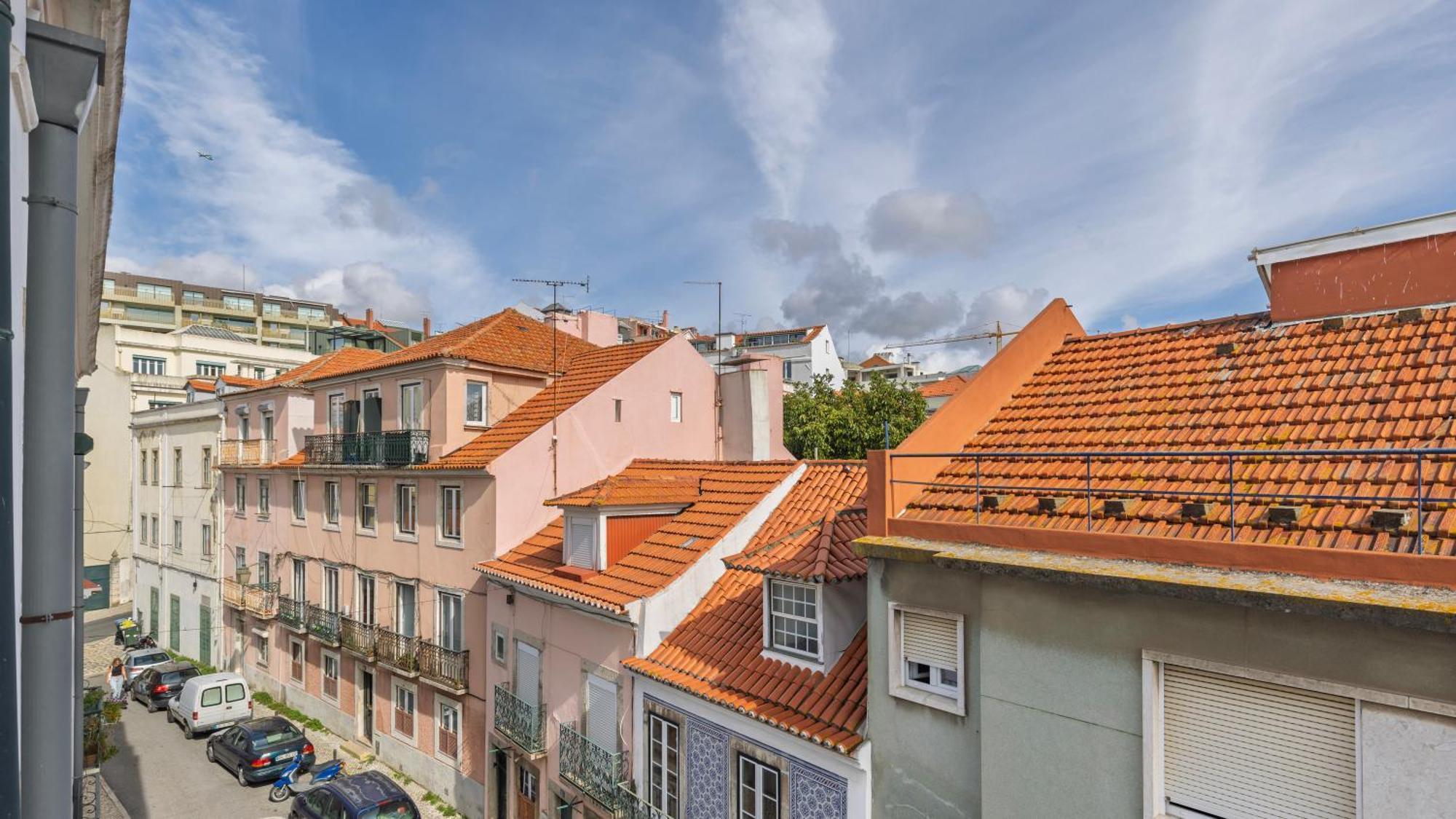 Apartment Sunny Design In Praca Flores By Lovelystay