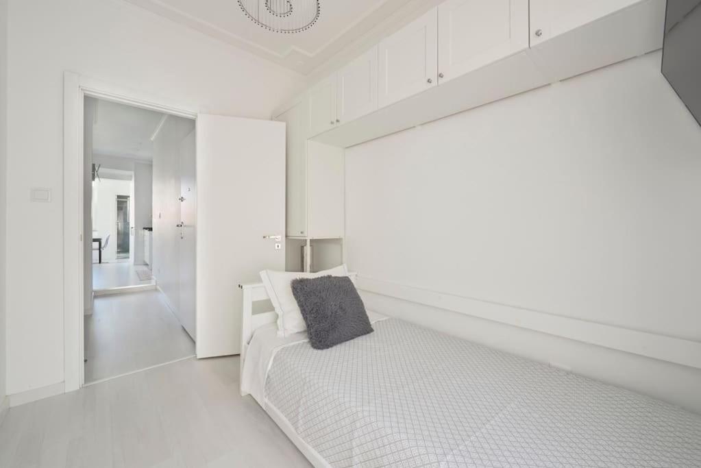 Bright Brand In Center With Ac Apartamento