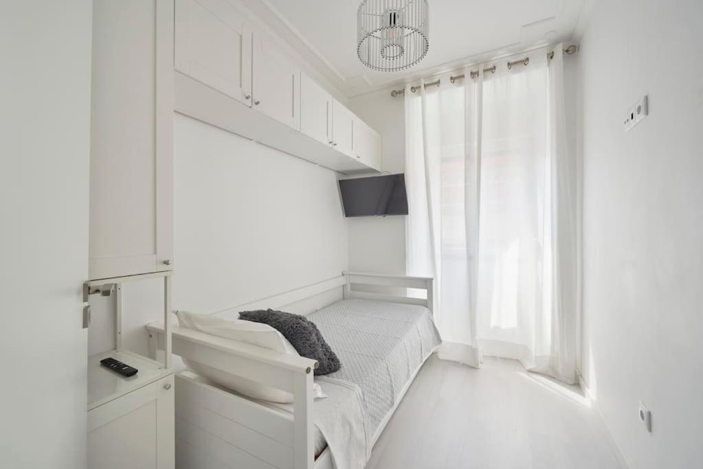 Bright Brand In Center With Ac Apartamento
