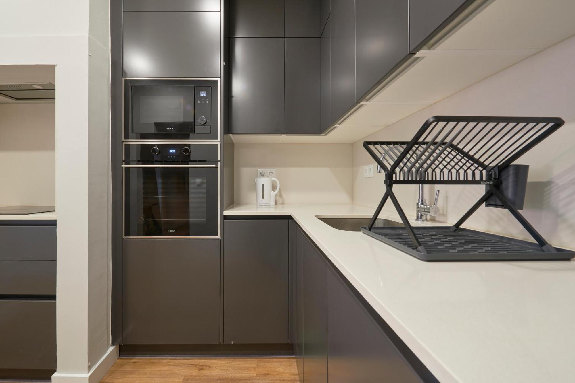 Modern 2 Bed In Campolide Near Amoreiras * Lisboa