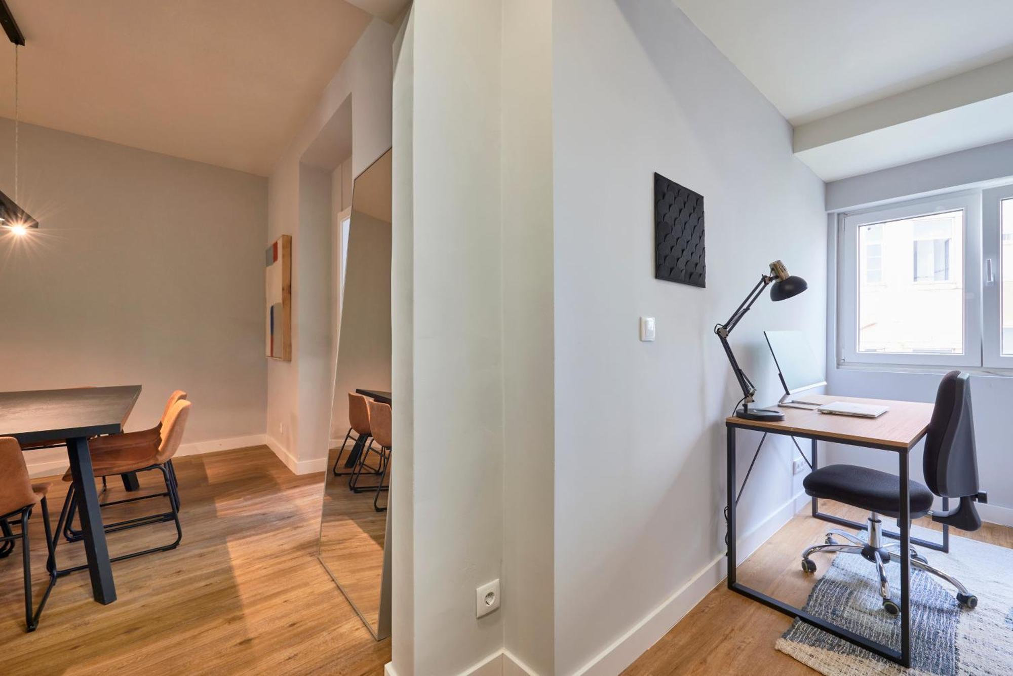 Modern 2 Bed In Campolide Near Amoreiras
