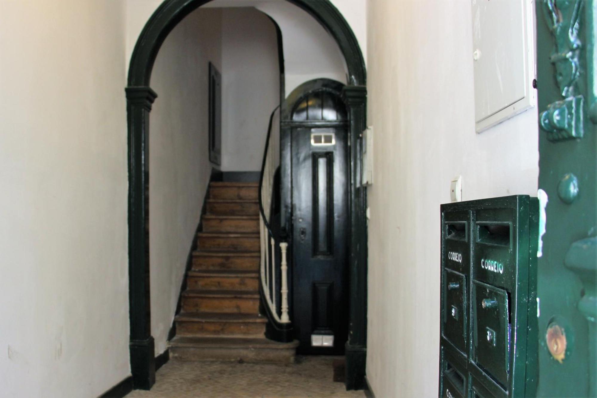 Apartamento Sm1-happy At Hip Pr.real & Bair.alto + Private Patio! Lisboa
