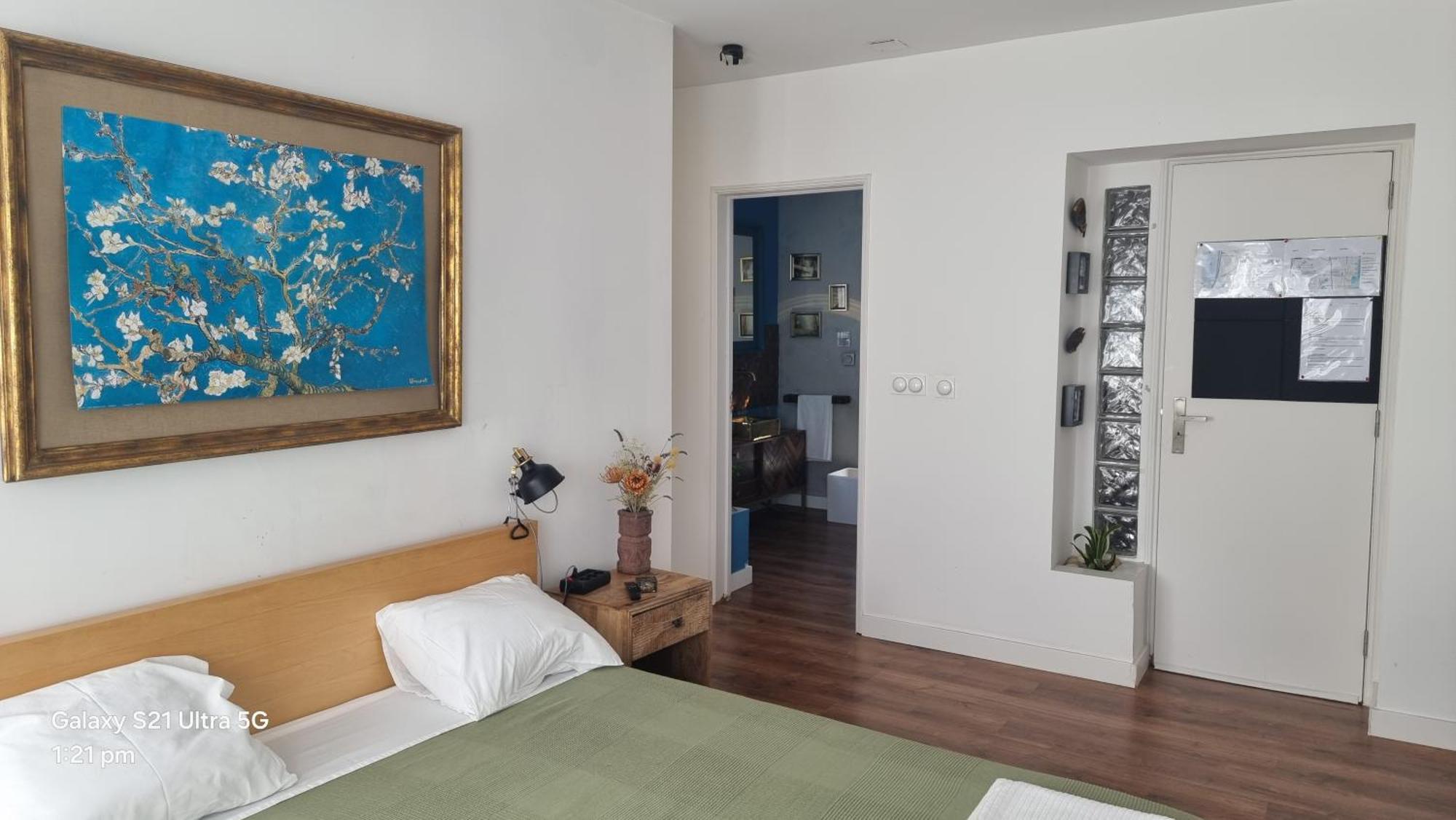 The Coolest Place Near The Airport! Habitación en casa particular