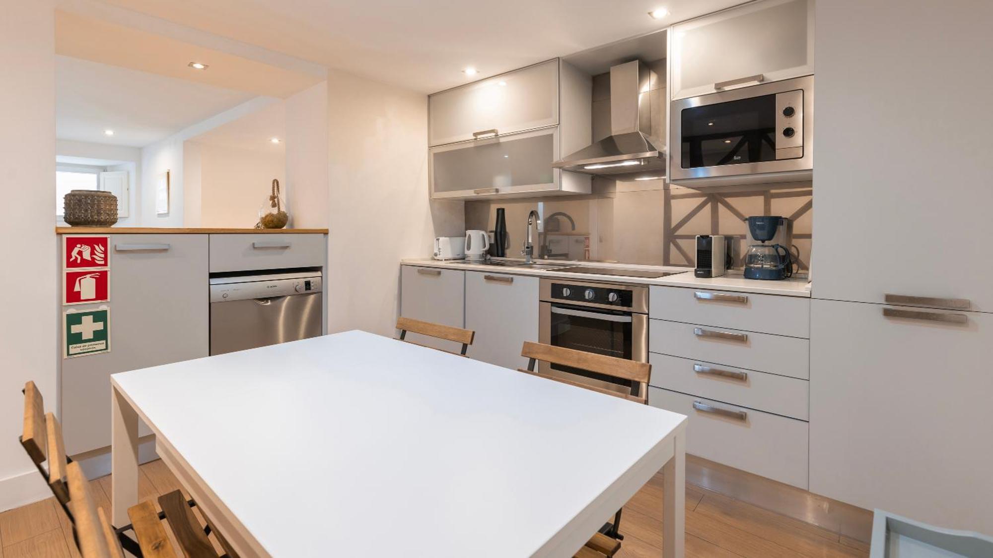 1bdr With Terrace In Alfama Centre By Lovelystay Lisboa